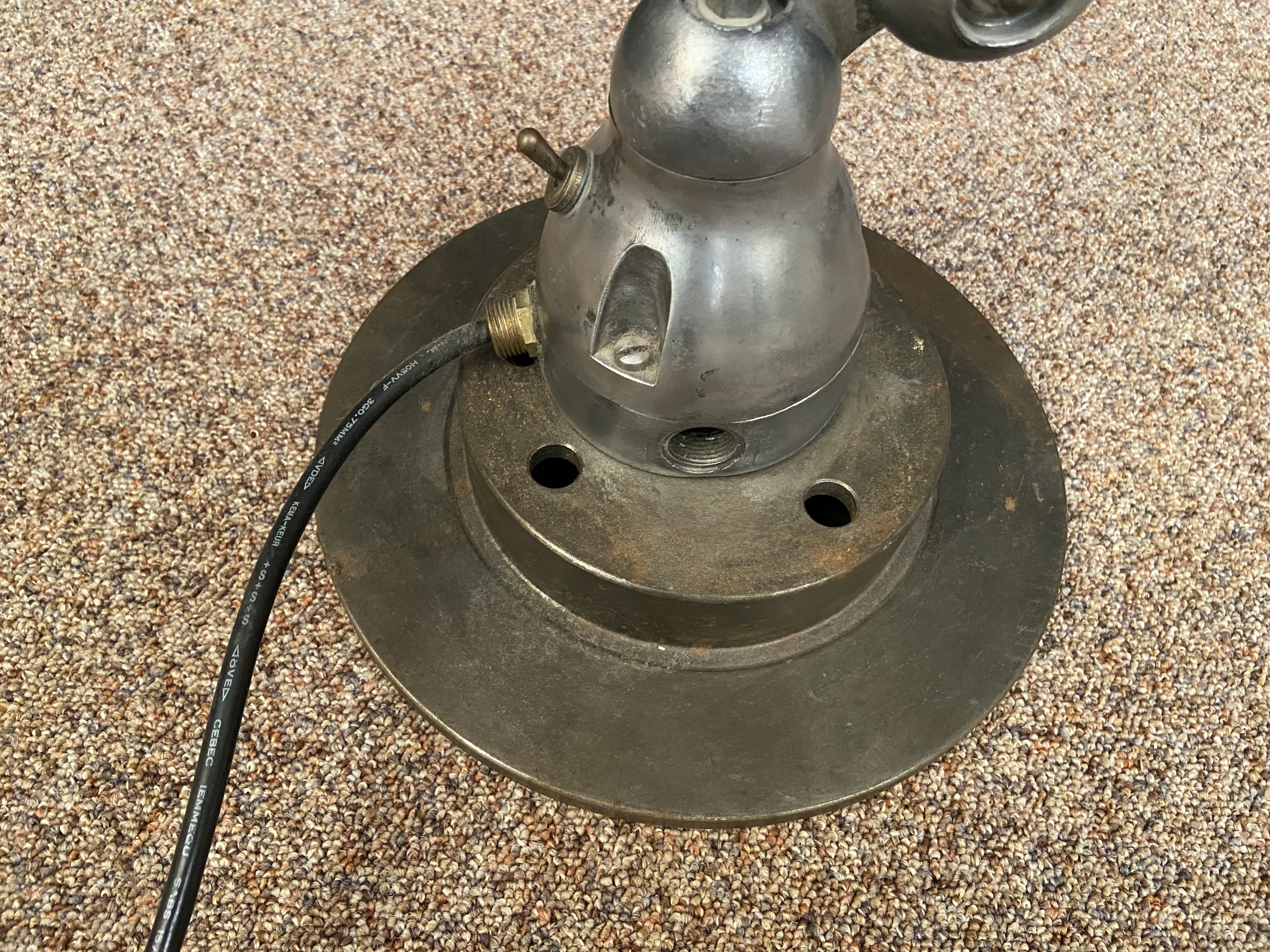 A Jieldé vintage industrial machinist's anglepoise desk lamp, - Image 5 of 10