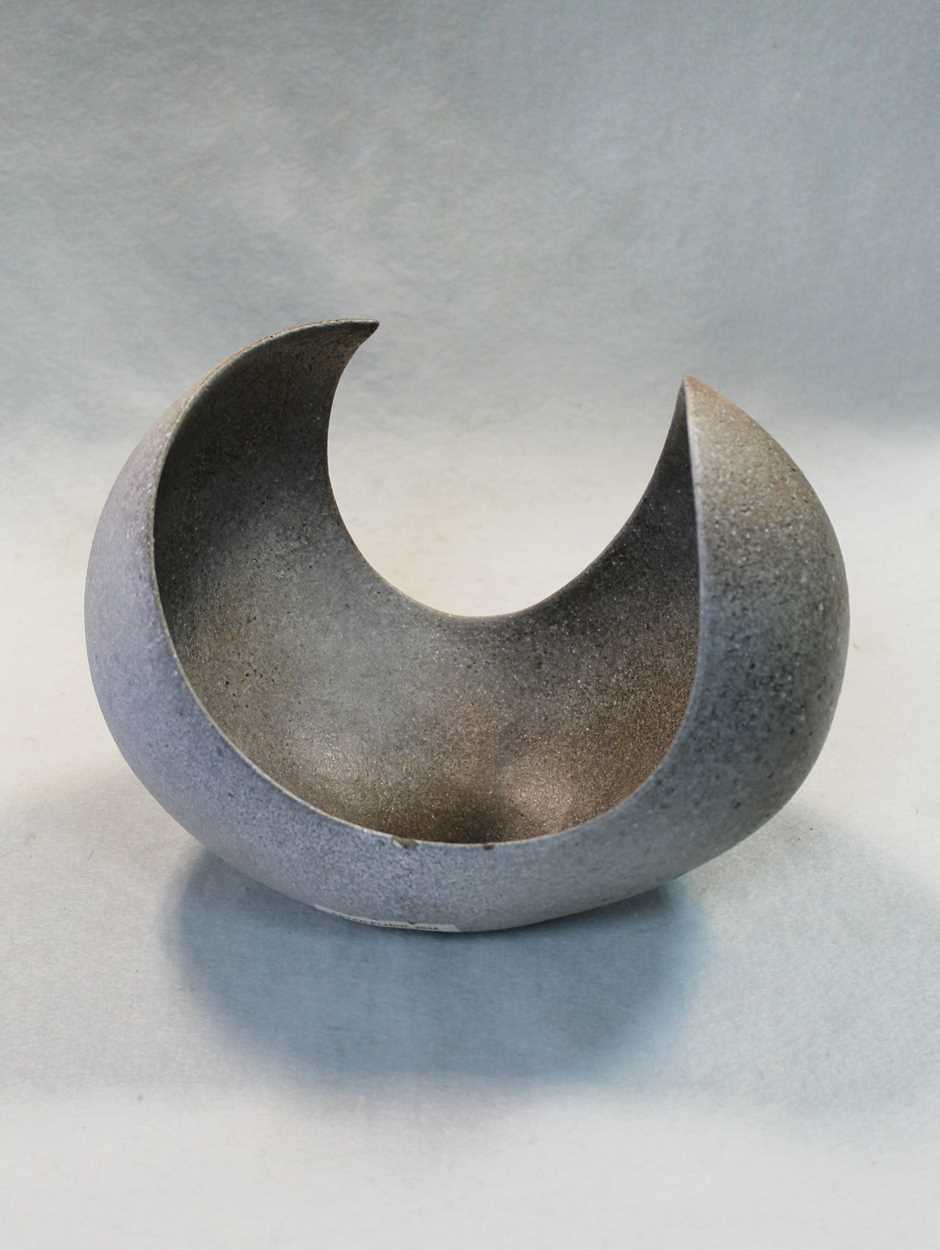 § Peter Fluck (British, born 1941), abstract stoneware bowl, 2005, - Image 2 of 6