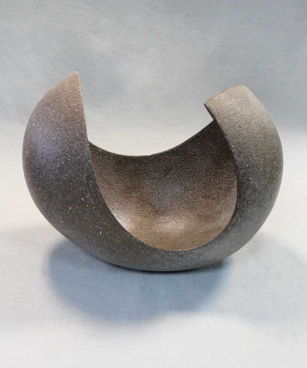 § Peter Fluck (British, born 1941), abstract stoneware bowl, 2005, - Image 5 of 6