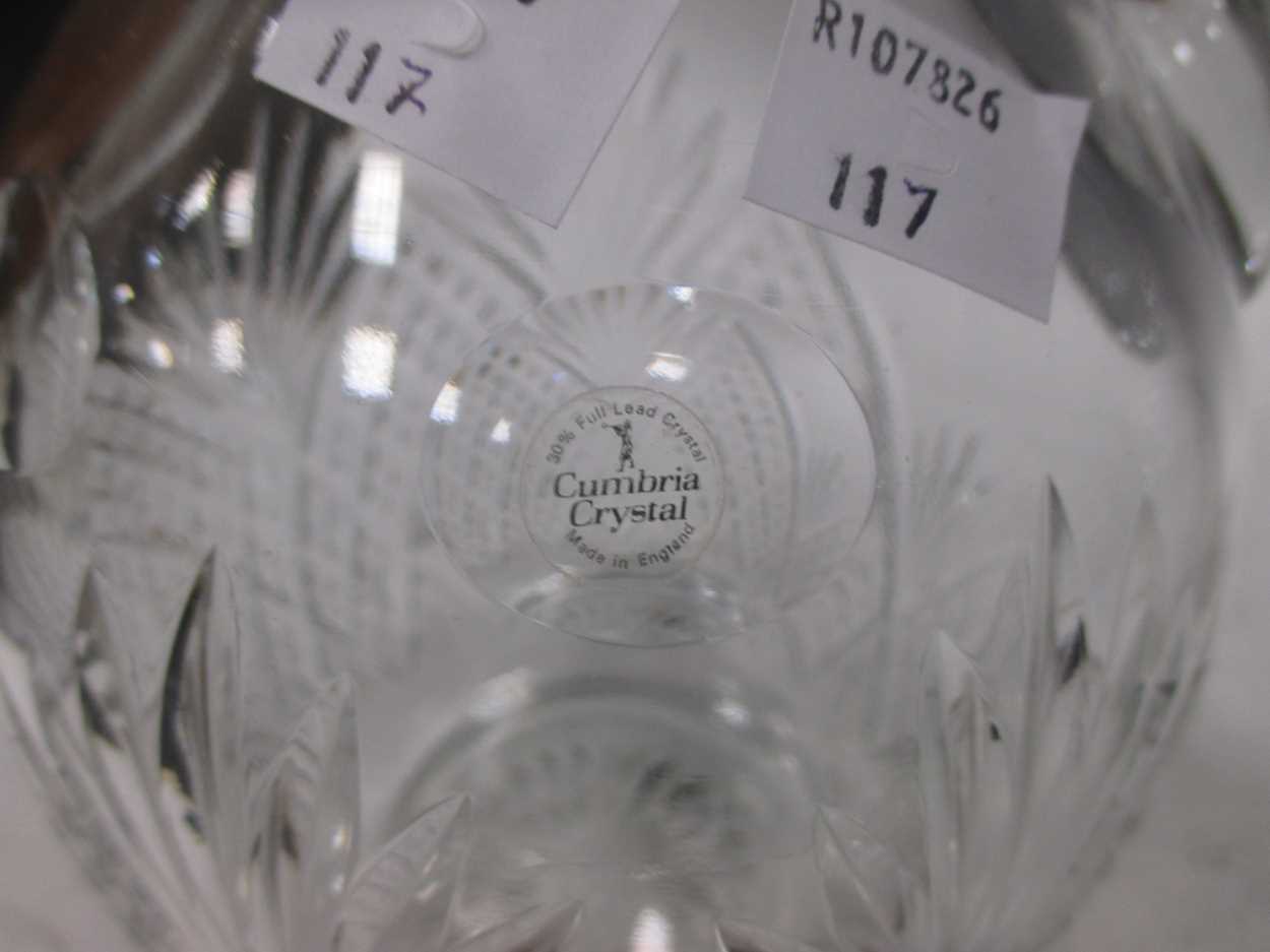Pair of cut glass claret jugs by Cumbria Crystal, modern, - Bild 2 aus 8