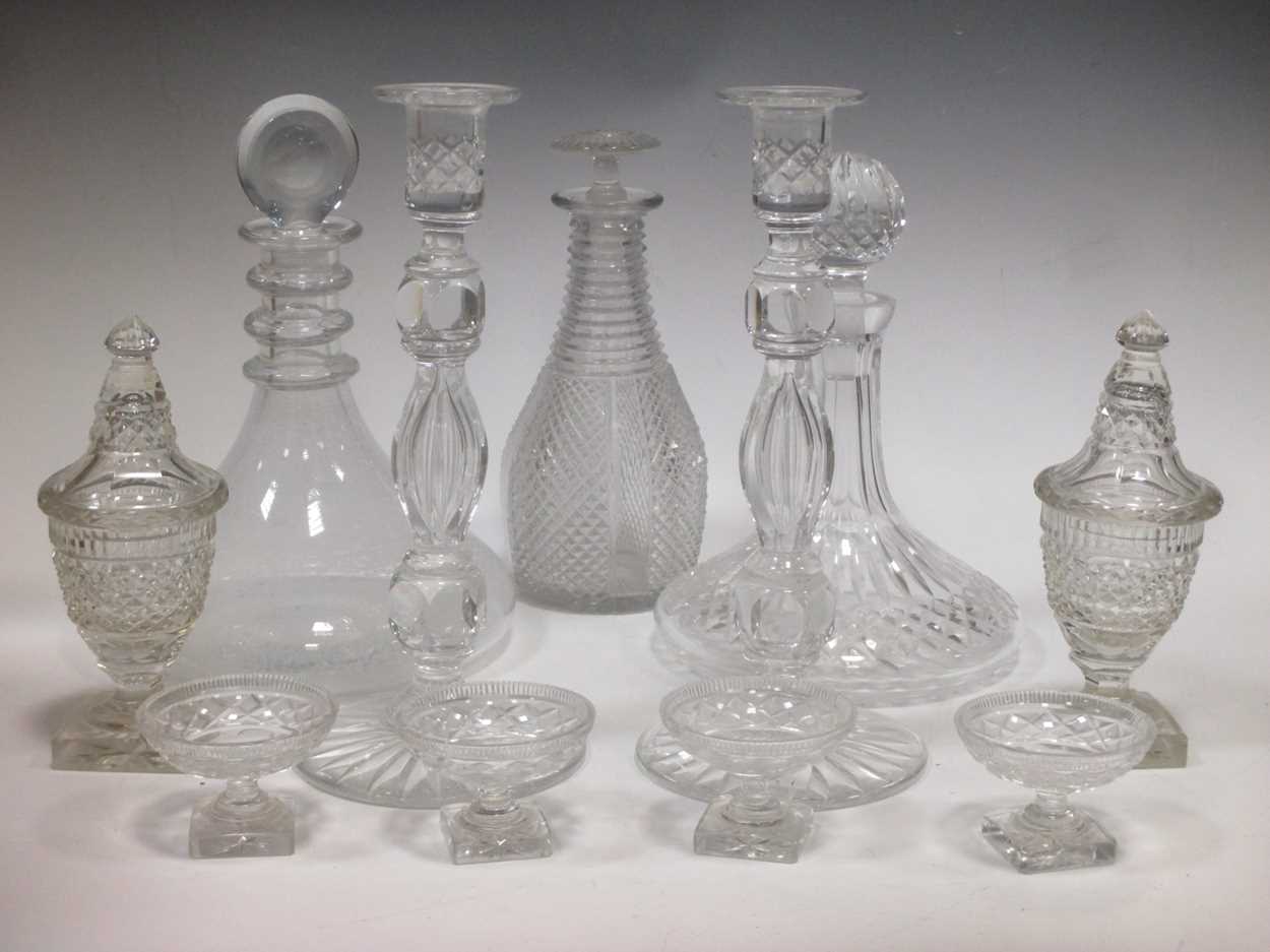 Collection of cut glassware: 7part green coloured wine glasses; 3 small green salts or vases; - Bild 7 aus 20
