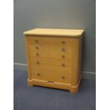 A modern oak chest of drawers 103 x 102 x 63cm