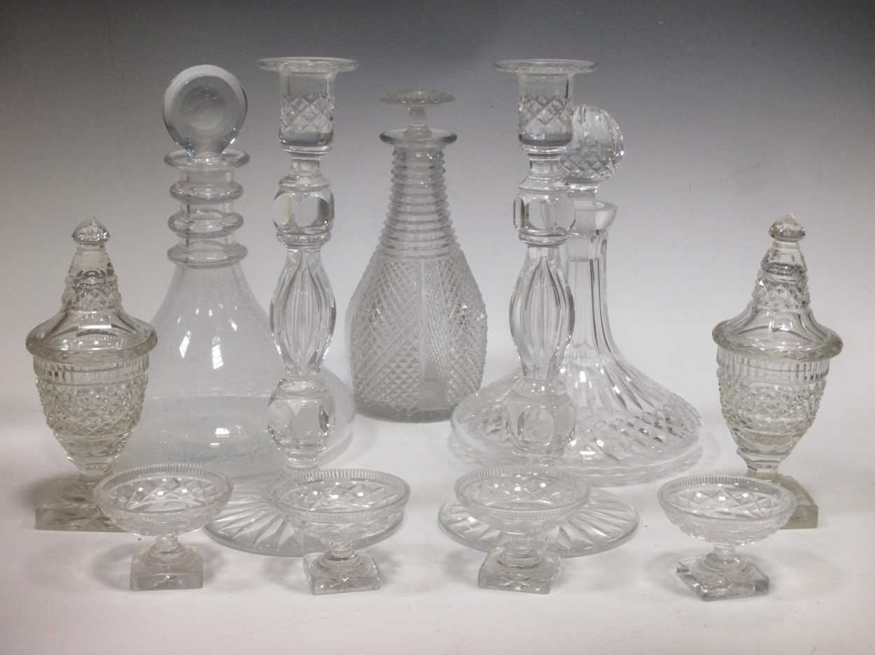 Collection of cut glassware: 7part green coloured wine glasses; 3 small green salts or vases; - Bild 5 aus 20