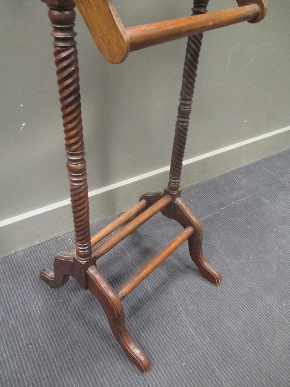 A 20th century gentleman's hardwood valet stand, 124cm high - Image 4 of 4
