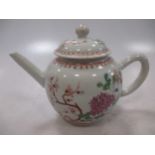 An 18th century Chinese tea pot, 13.5cm high (including lid)