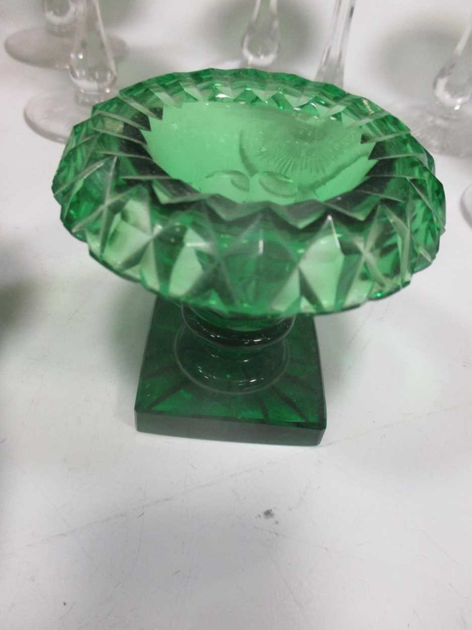 Collection of cut glassware: 7part green coloured wine glasses; 3 small green salts or vases; - Bild 2 aus 20