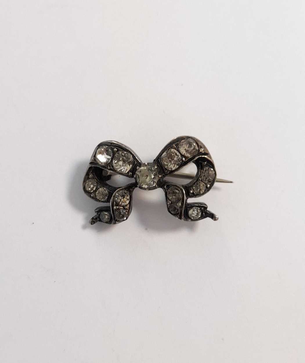 A selection of early 20th century paste jewellery, - Image 12 of 15