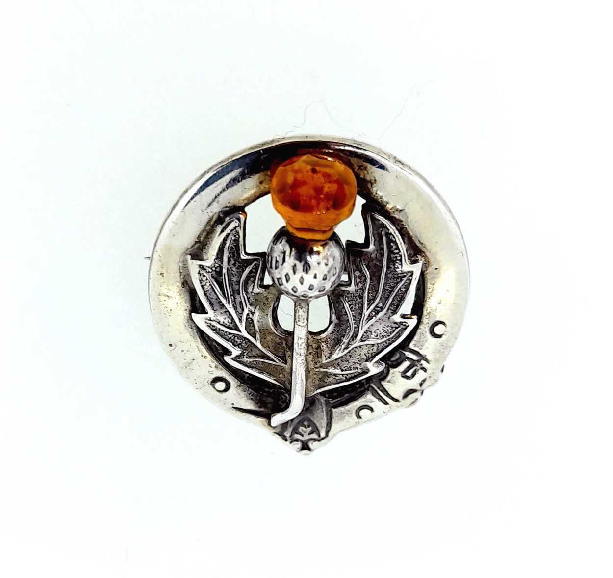 An agate bracelet and two brooches in the Scottish style, - Image 9 of 9