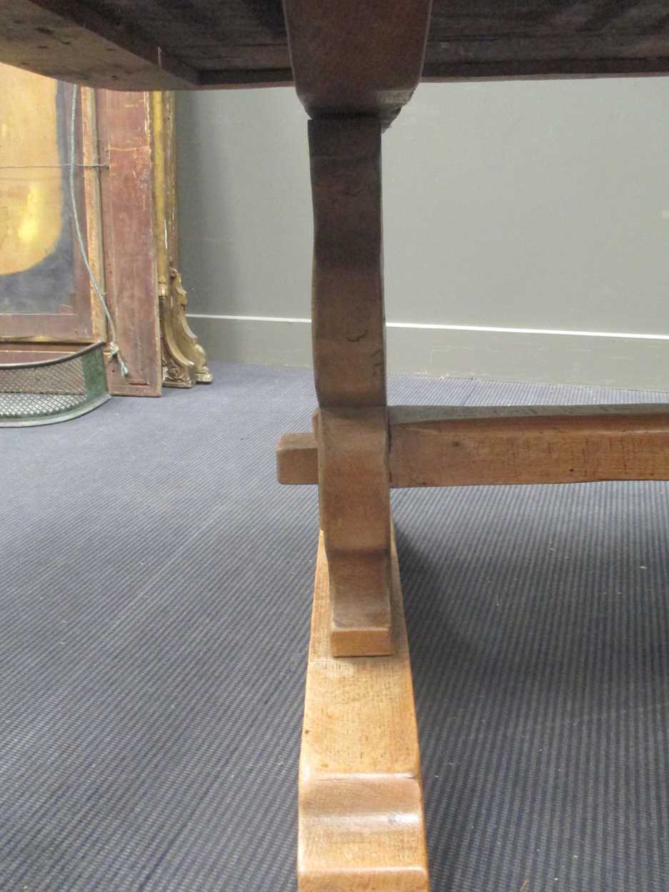 An oak refectory table, - Image 4 of 6