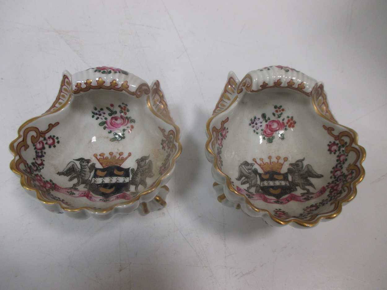 Two Samson armorial scroll salts and a Continental floral dish (3) - Image 3 of 5