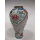 A small Wucai vase