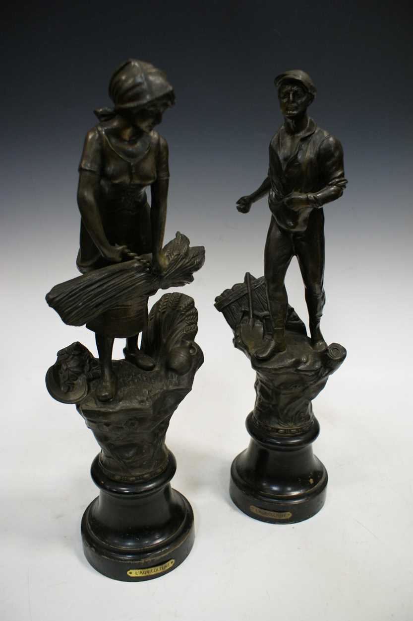 A pair of spelter figures of land workers, 50cm high and a near pair of similar spelter figures (4) - Bild 2 aus 5