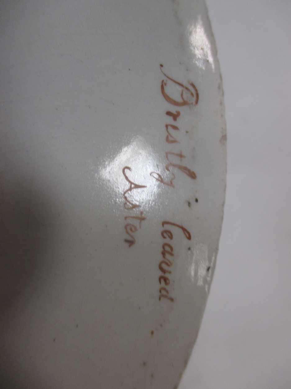 A Samson tea cannister, a creamware basket painted with a flower and other itemsFootnote: - Bild 6 aus 9