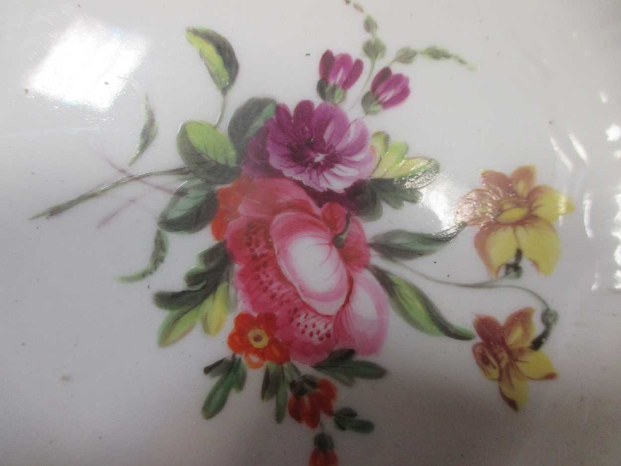 A Coalport salopian ware part dinner service painted with roses, together with a similar part set of - Bild 4 aus 4