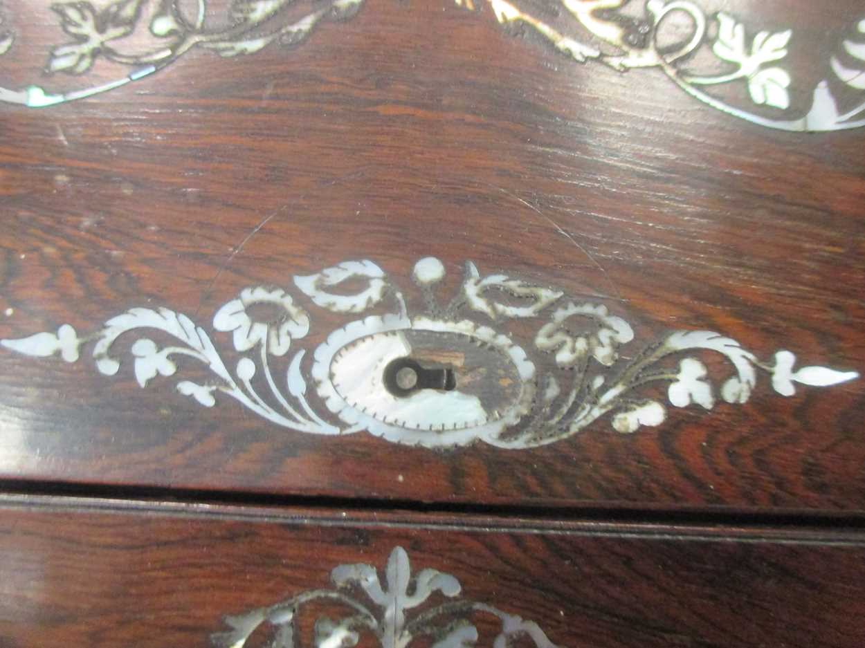 A Victorian rosewood writing slope and a 19th century mahogany tea caddyFootnote: Provenance: - Bild 2 aus 6