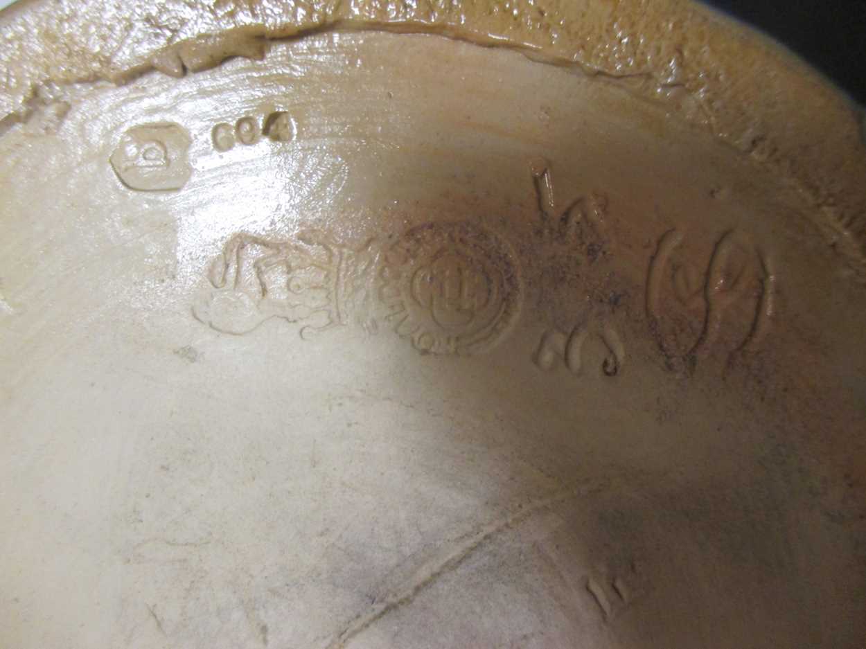 A collection of Royal Doulton ceramics including a pair of bottle neck vases (1 A/F), a large vase - Bild 6 aus 9