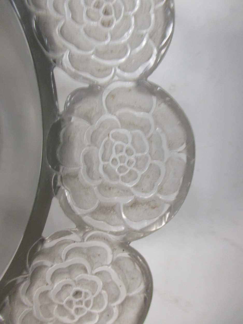A Lalique glass bowl with repeating flower head border 27cm diameterFootnote: Provenance: Julians - Bild 4 aus 4