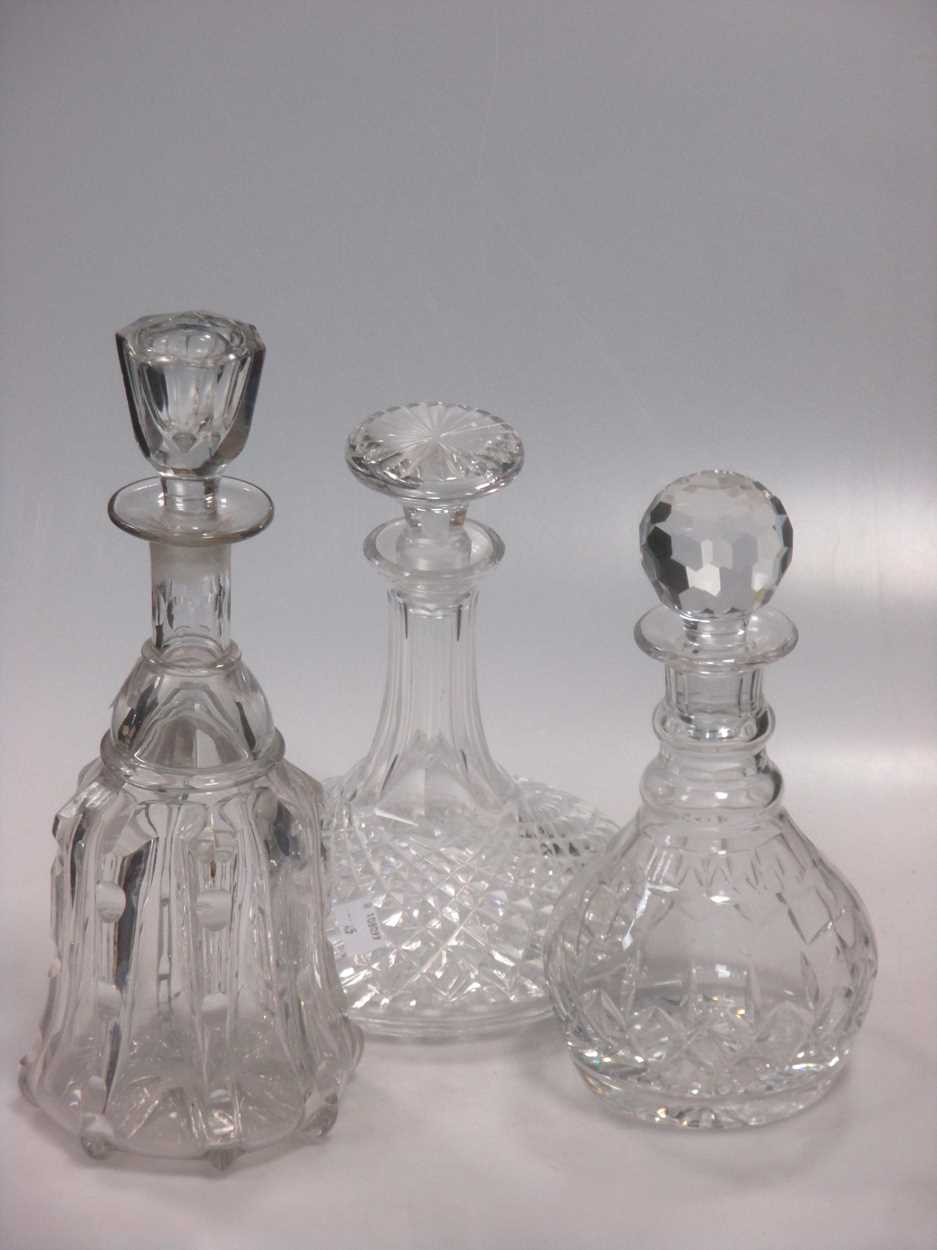 A pair of glass sweetmeat jars and covers, 32cms, and other glassware - Bild 6 aus 10