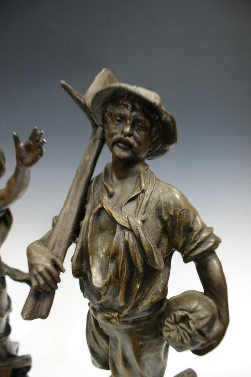 A pair of spelter figures of land workers, 50cm high and a near pair of similar spelter figures (4) - Bild 4 aus 5