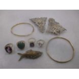 A collection of jewellery including two hallmarked 9ct gold bangles 15.8g, a silver gilt articulated