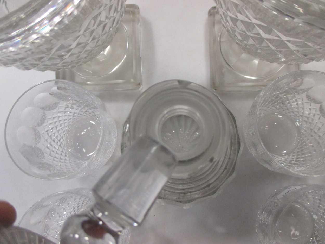 A pair of glass sweetmeat jars and covers, 32cms, and other glassware - Bild 7 aus 10