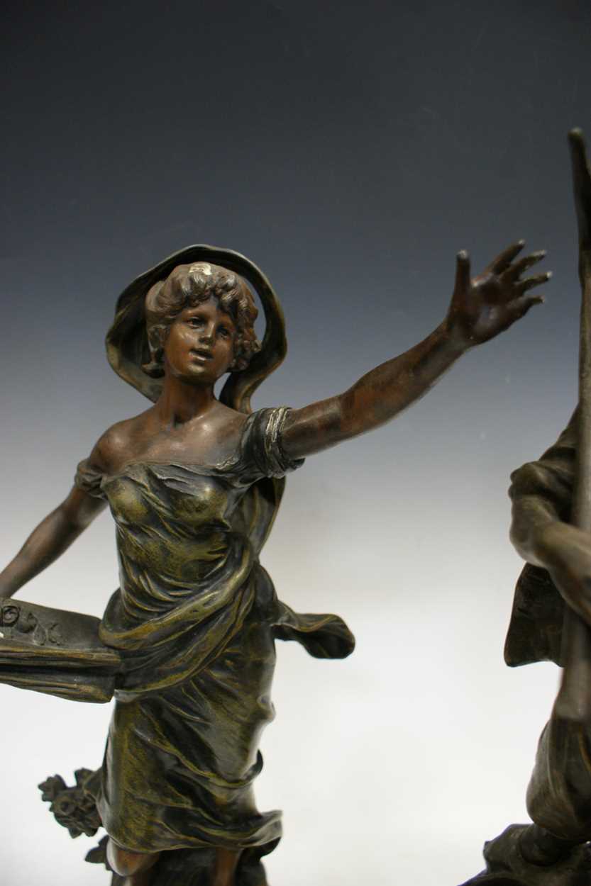 A pair of spelter figures of land workers, 50cm high and a near pair of similar spelter figures (4) - Bild 5 aus 5