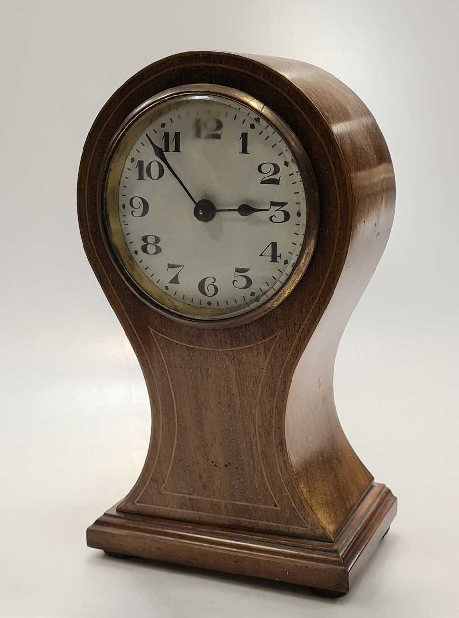 A Sychronome electric mahogany balloon shaped case mantel clock, c.1930, silent movement, 23cm high