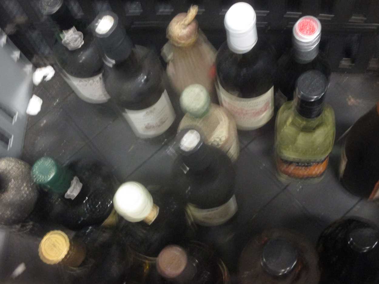 A quantity of port and spirits to include; Avery's late bottled vintage port 2000, Remy martin - Image 3 of 6