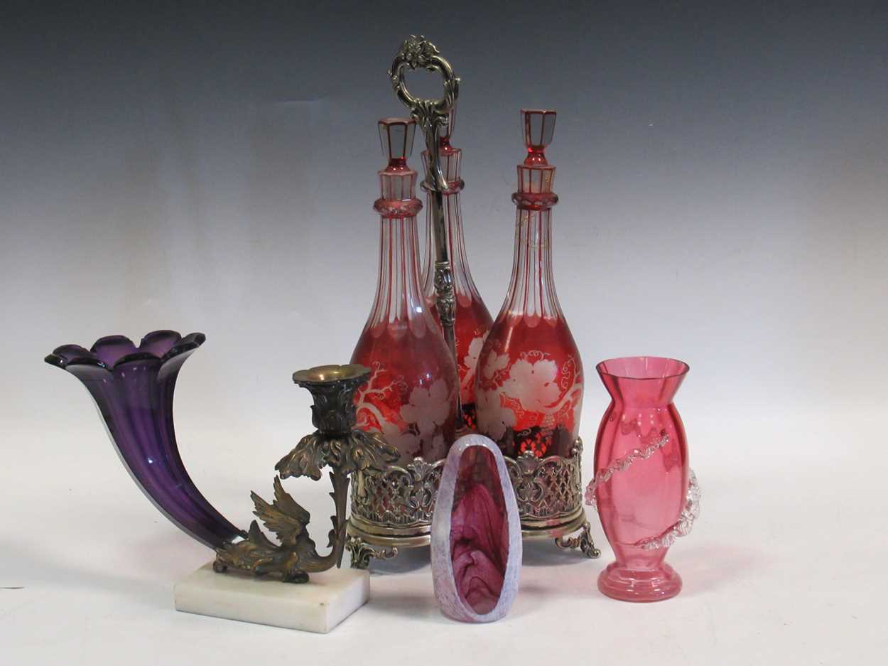 A three bottle decanter frame (one neck damaged), 2 Staffordshire figures, a purple glass horn