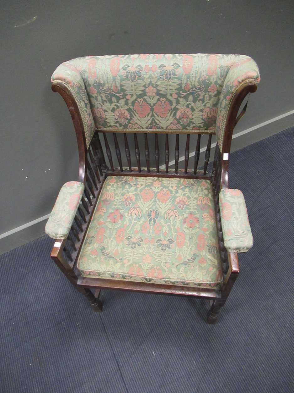 An Art Nouveau chair in the William Morris style - Bild 4 aus 6