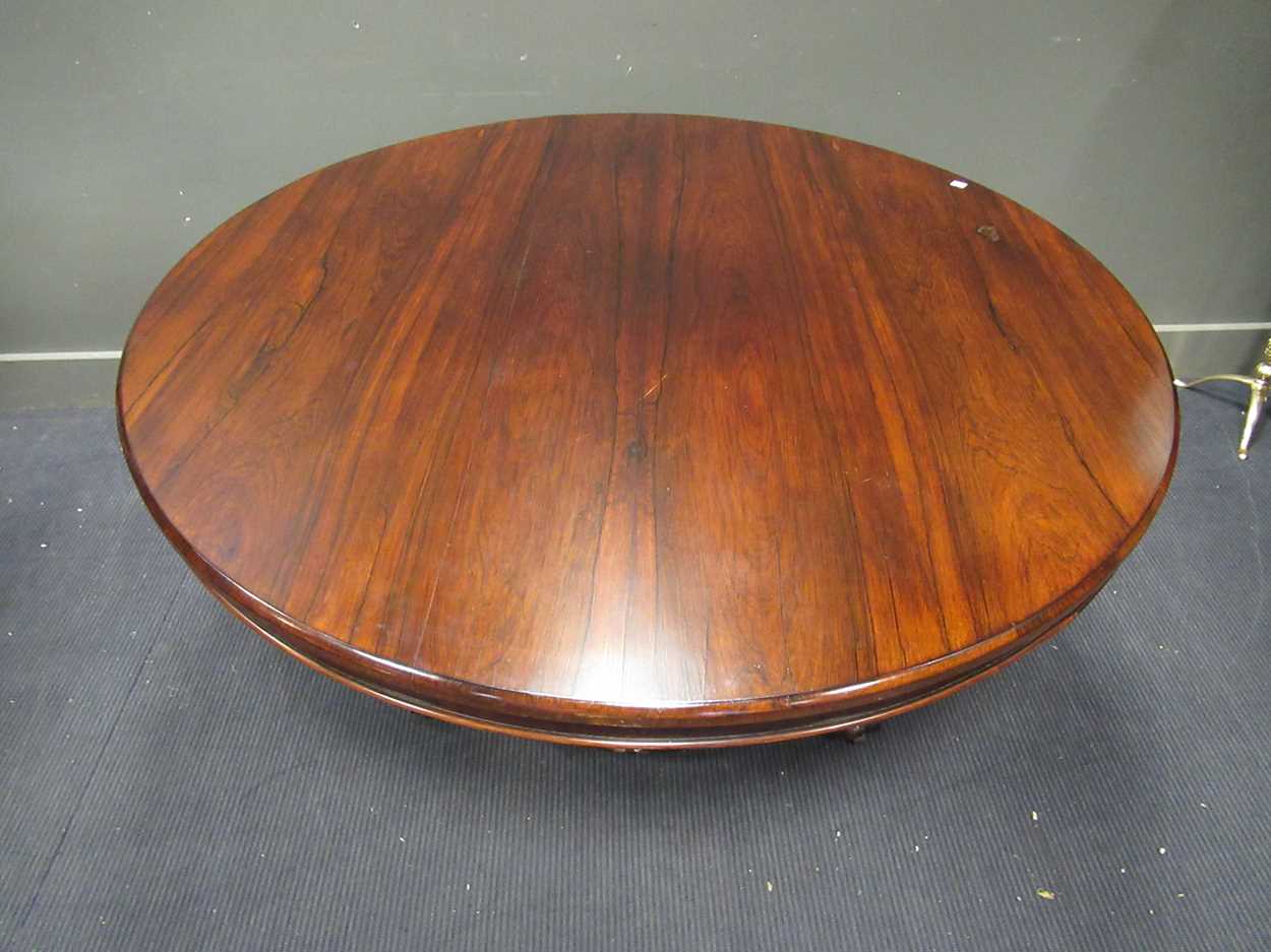 A William IV rose wood breakfast table on platform base with paw feet. 70 x 135cm - Bild 6 aus 14