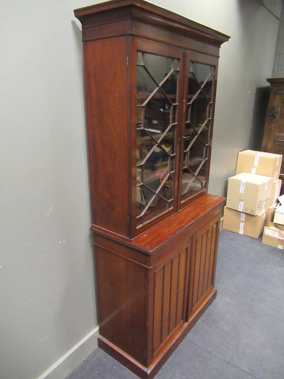 Mahogany bookcase with astragal glazed doors, 19th century 207 x 106 x 46cm - Bild 3 aus 6