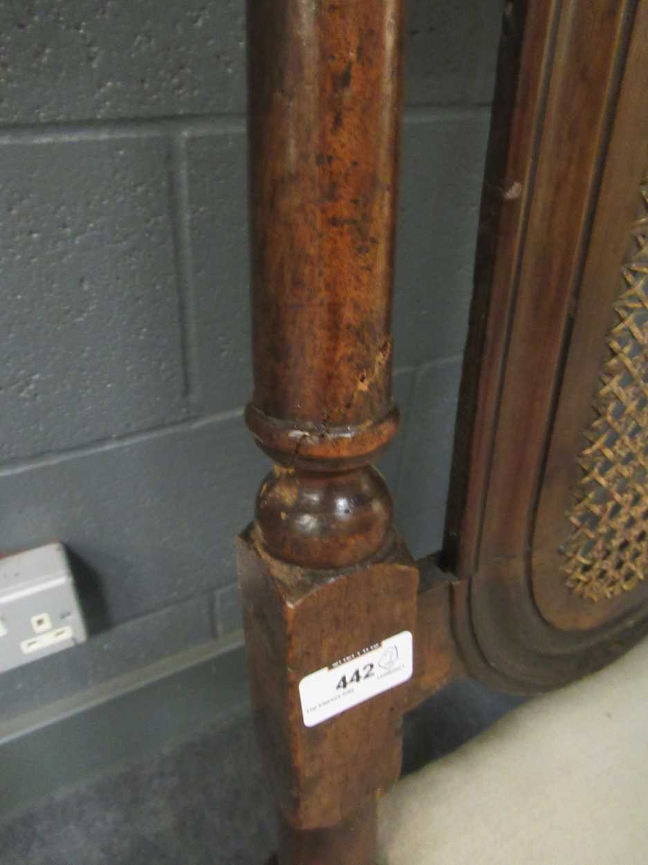 A pair of 17th century walnut side chairs - Bild 5 aus 6