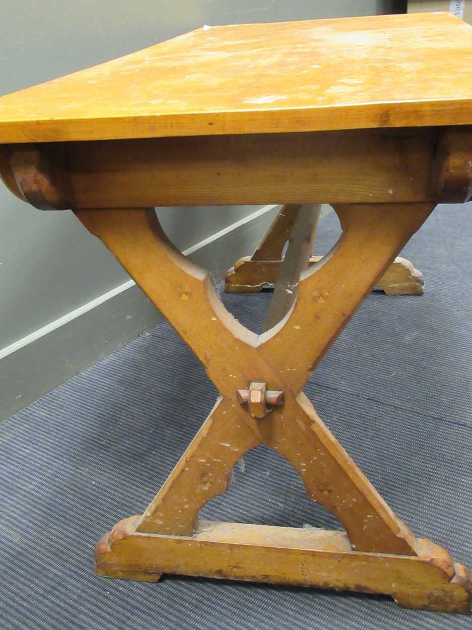 An oak X pattern table base in the Puginesque style with a later top, 72 x 104 x 63cm - Bild 7 aus 7