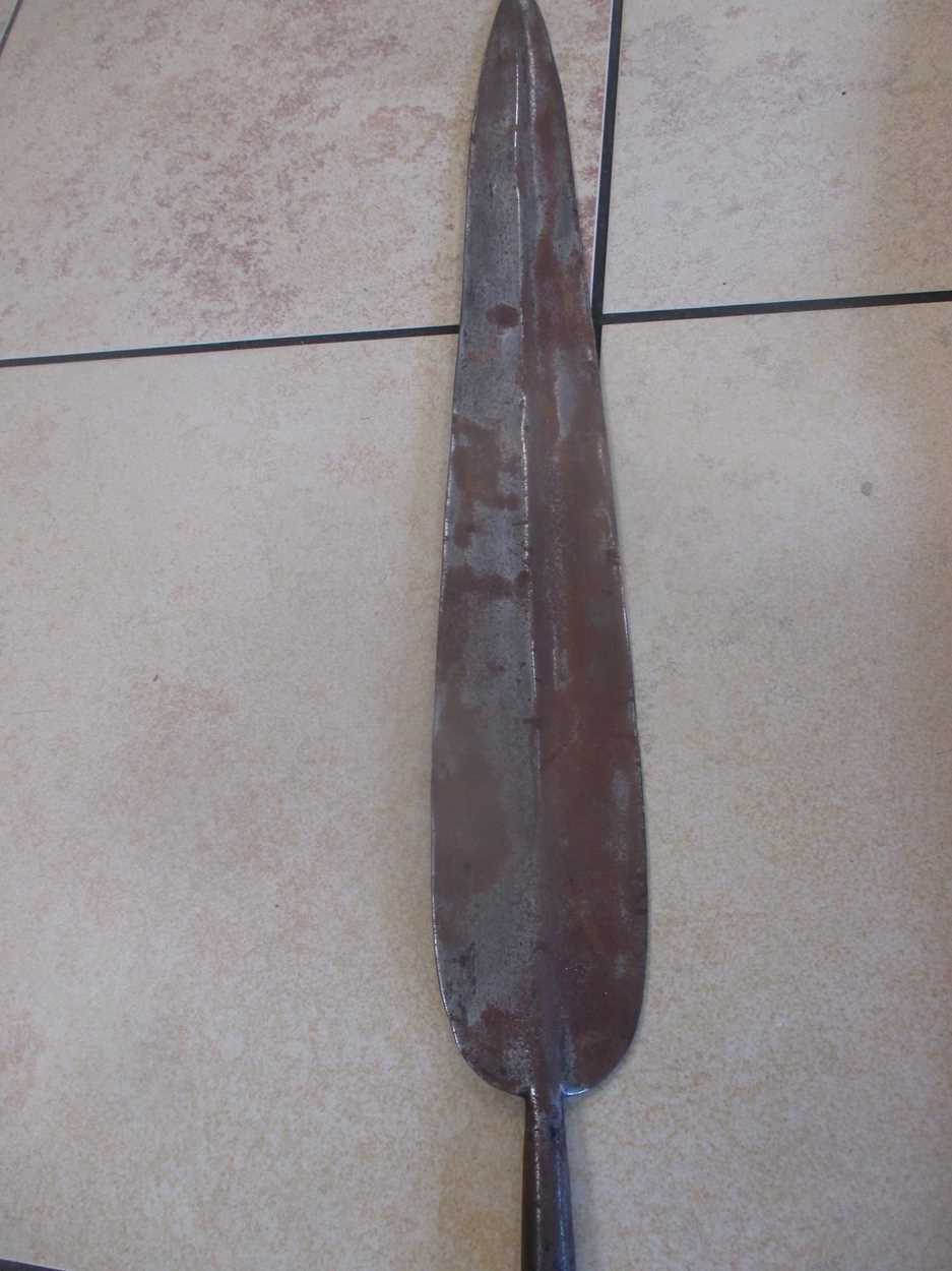 A Mahdi spear, possibly 19th century and perhaps used at Omdurman, 188cm with another 187cm (2) - Bild 2 aus 4