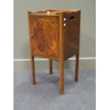 An Edwardian mahogany bedside cabinet with single cupboard door 75 x 38 x 34cm