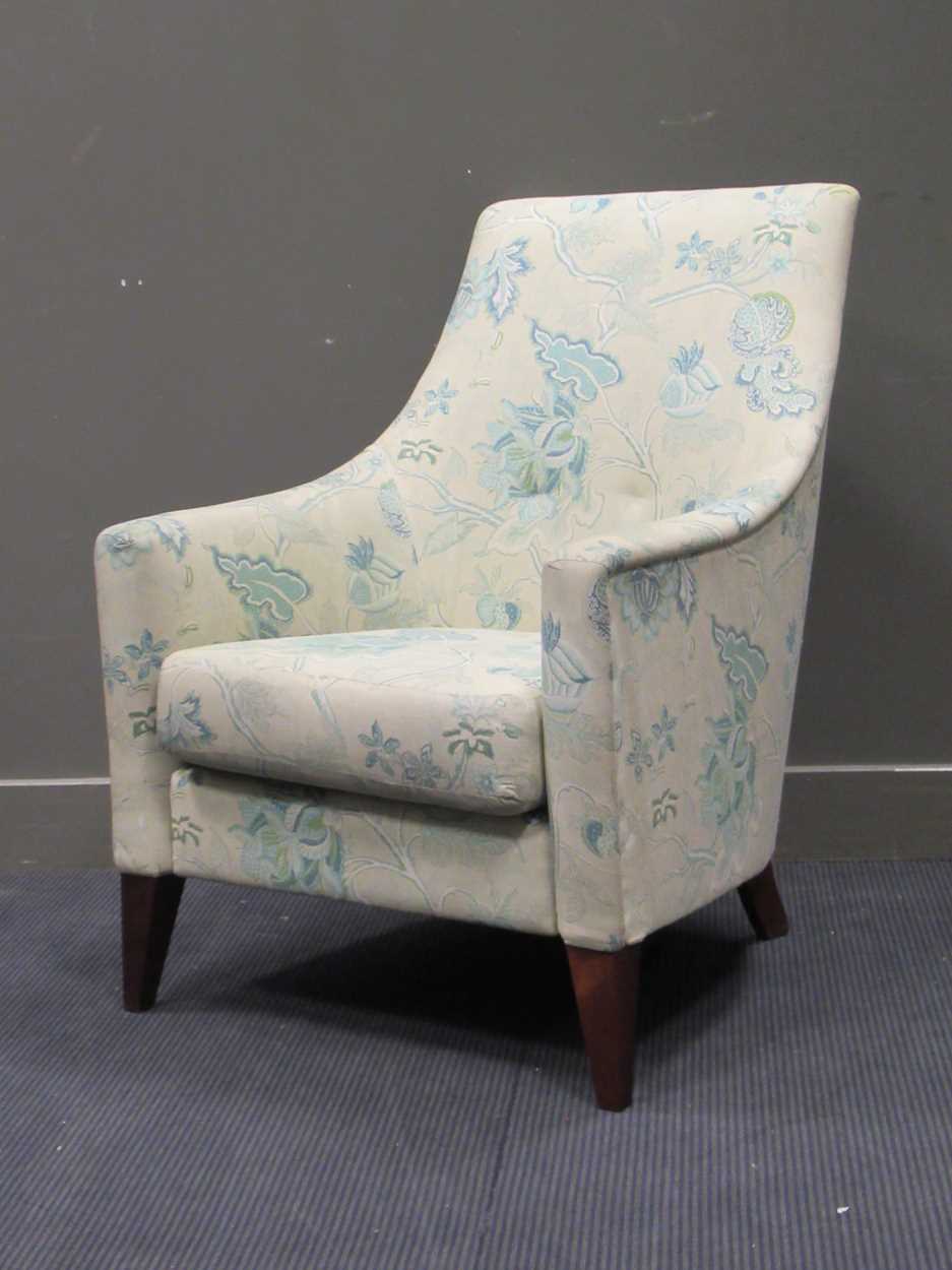 A Wesley-Barrell armchair on square tapered legs - Bild 2 aus 4