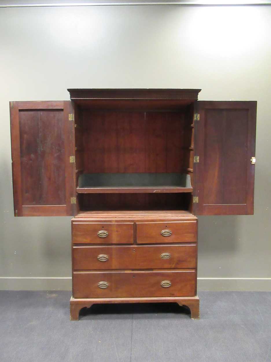 A 19th century mahogany linen press 212 x 116 x 55cm - Bild 8 aus 8