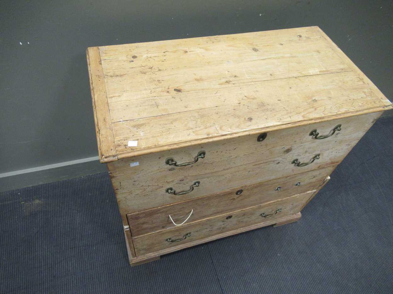 A 19th century pine chest with hinged top and drawers under 96 x 98 x 50cm - Bild 4 aus 7