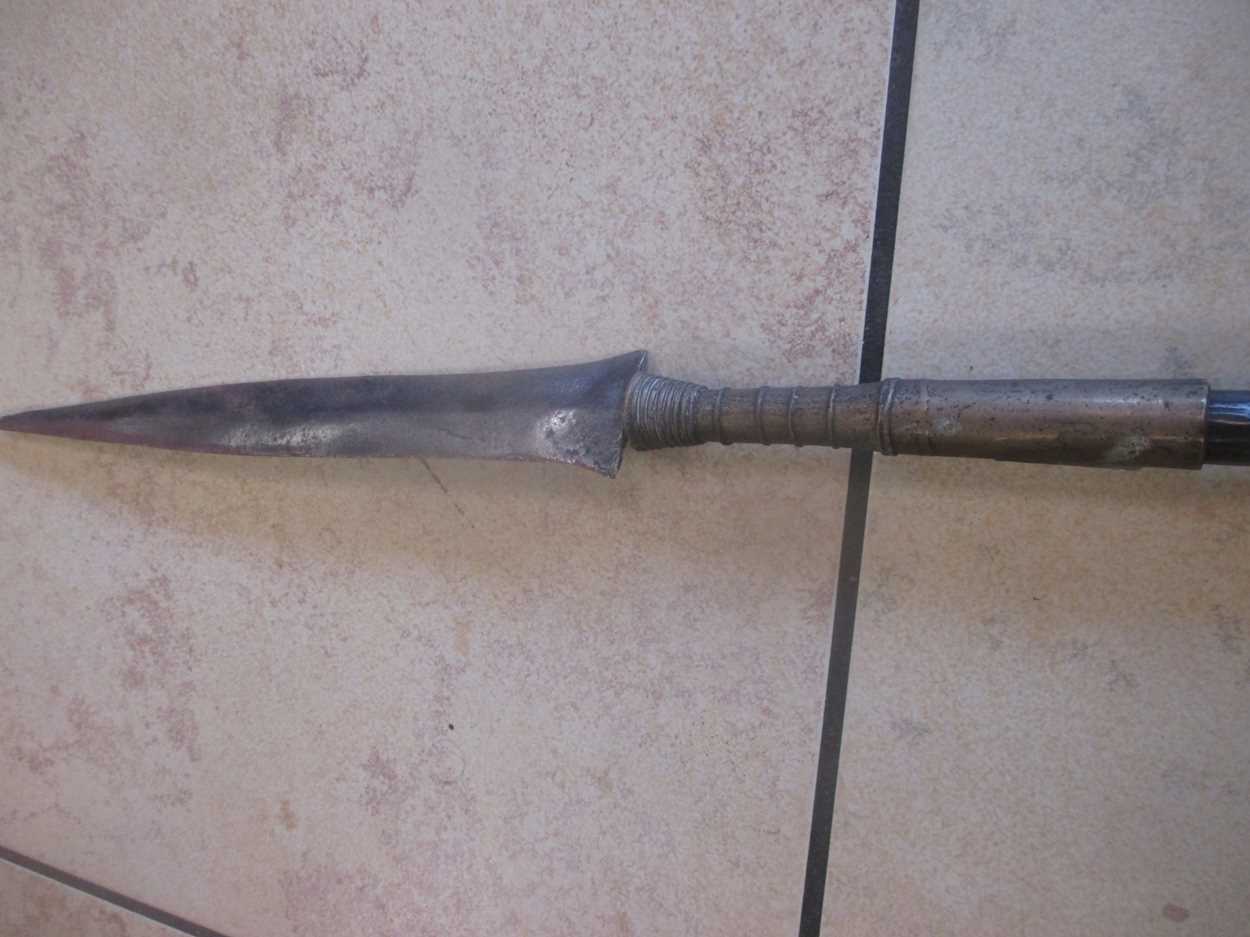 A Mahdi spear, possibly 19th century and perhaps used at Omdurman, 188cm with another 187cm (2) - Bild 3 aus 4