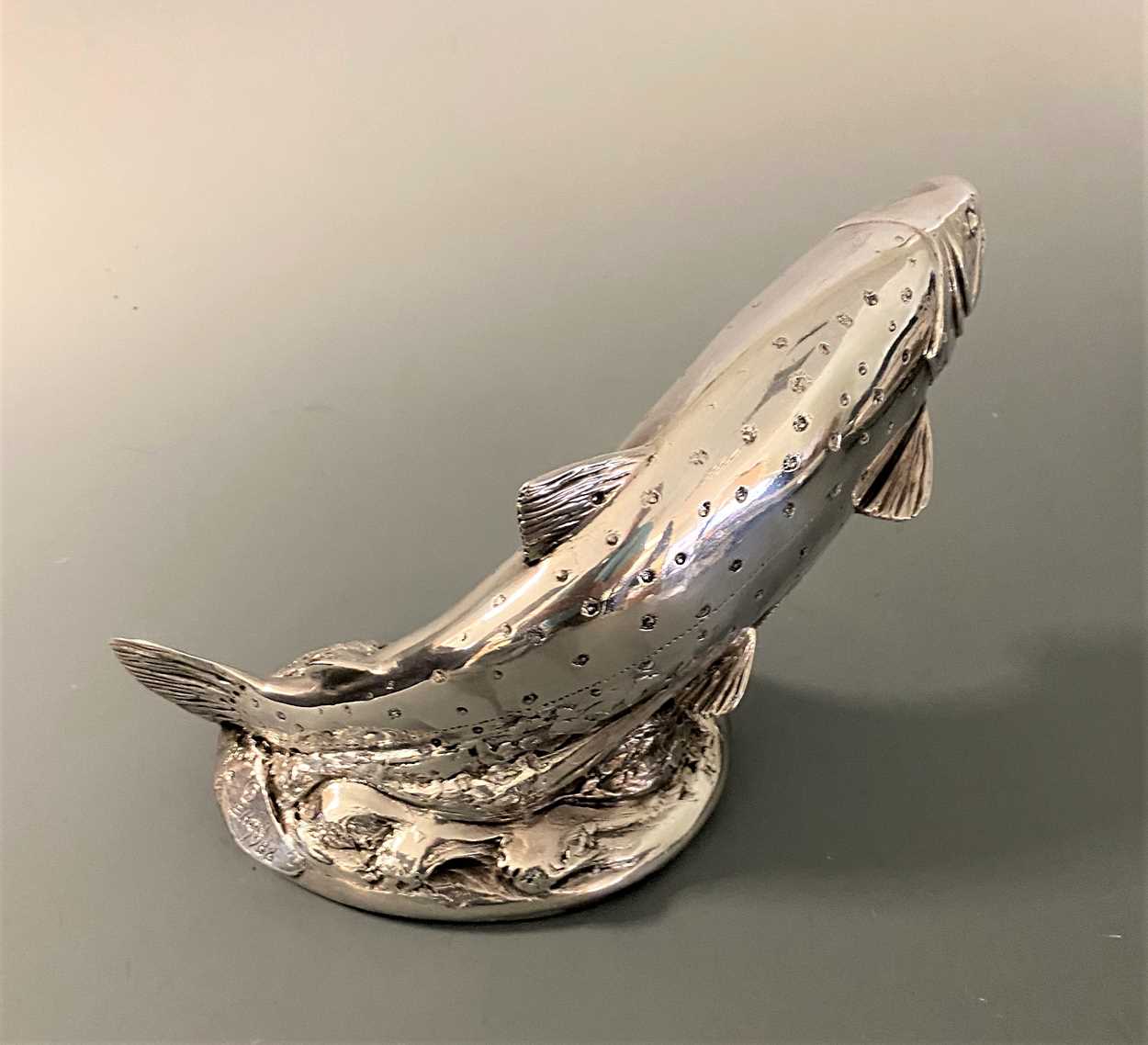 A modern and realistic silver model of a leaping salmon, - Image 3 of 6