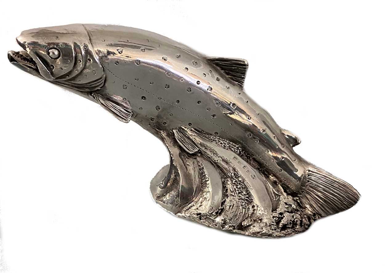 A modern and realistic silver model of a leaping salmon, - Image 2 of 6