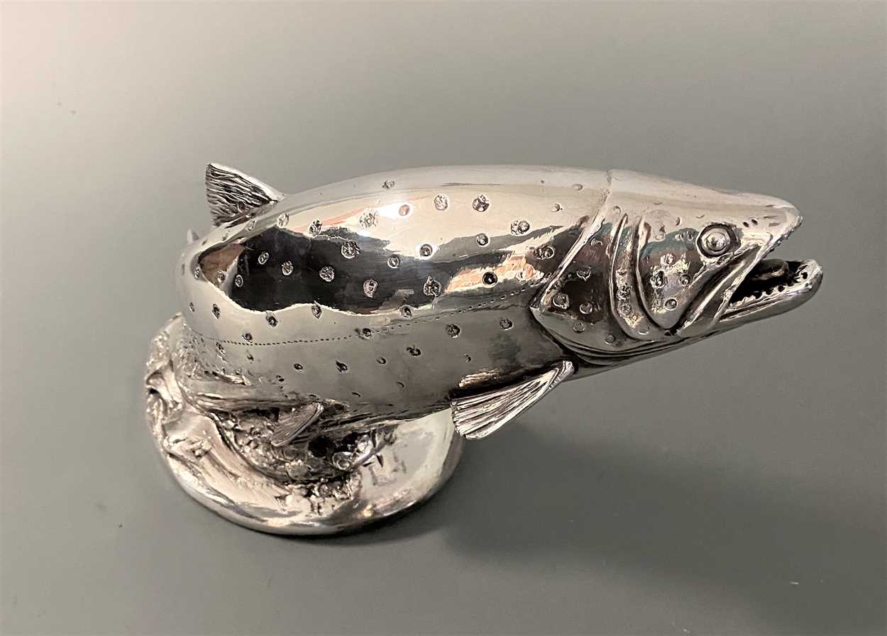 A modern and realistic silver model of a leaping salmon, - Image 4 of 6