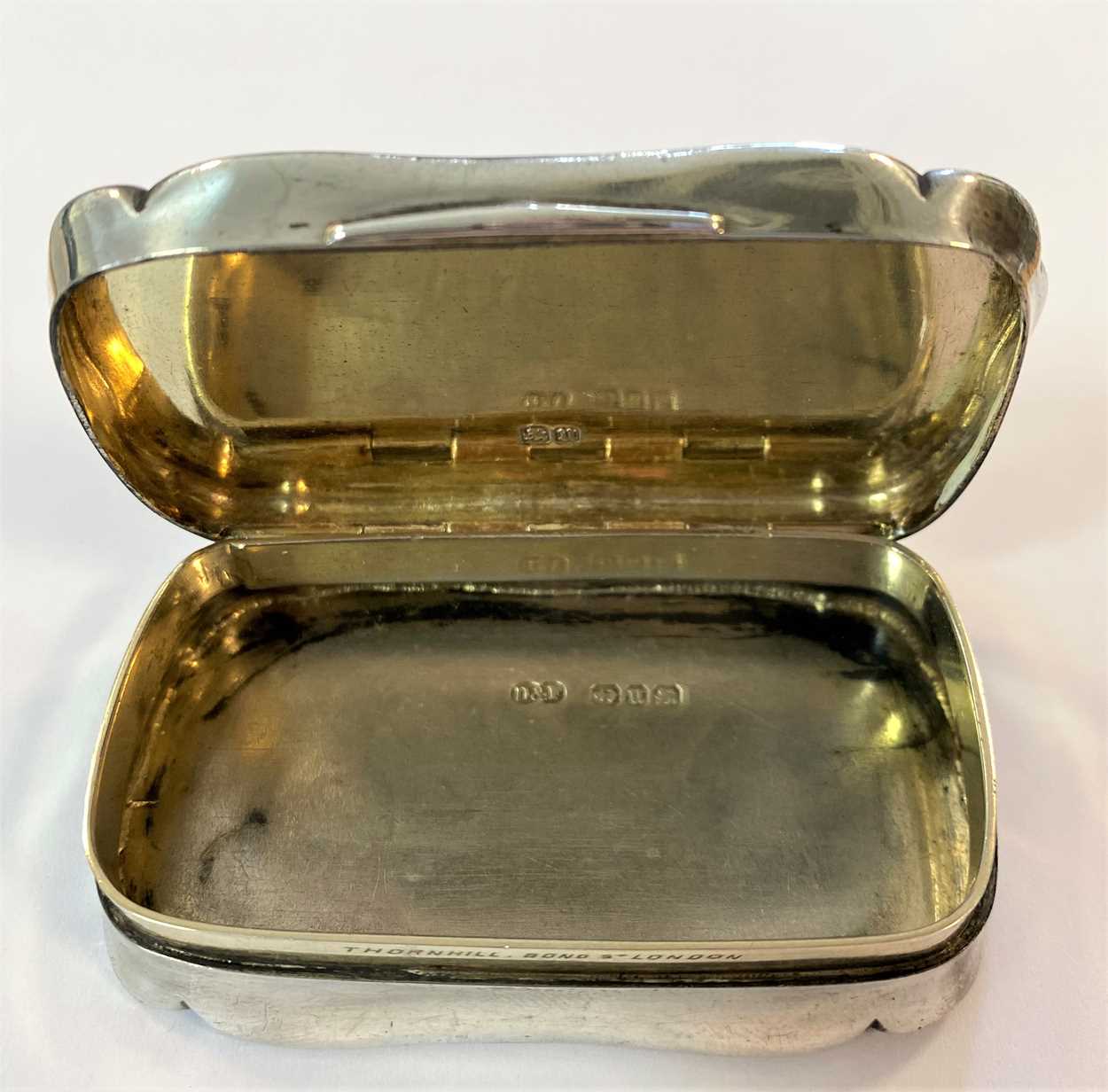 A late Victorian silver snuff box, - Image 4 of 9