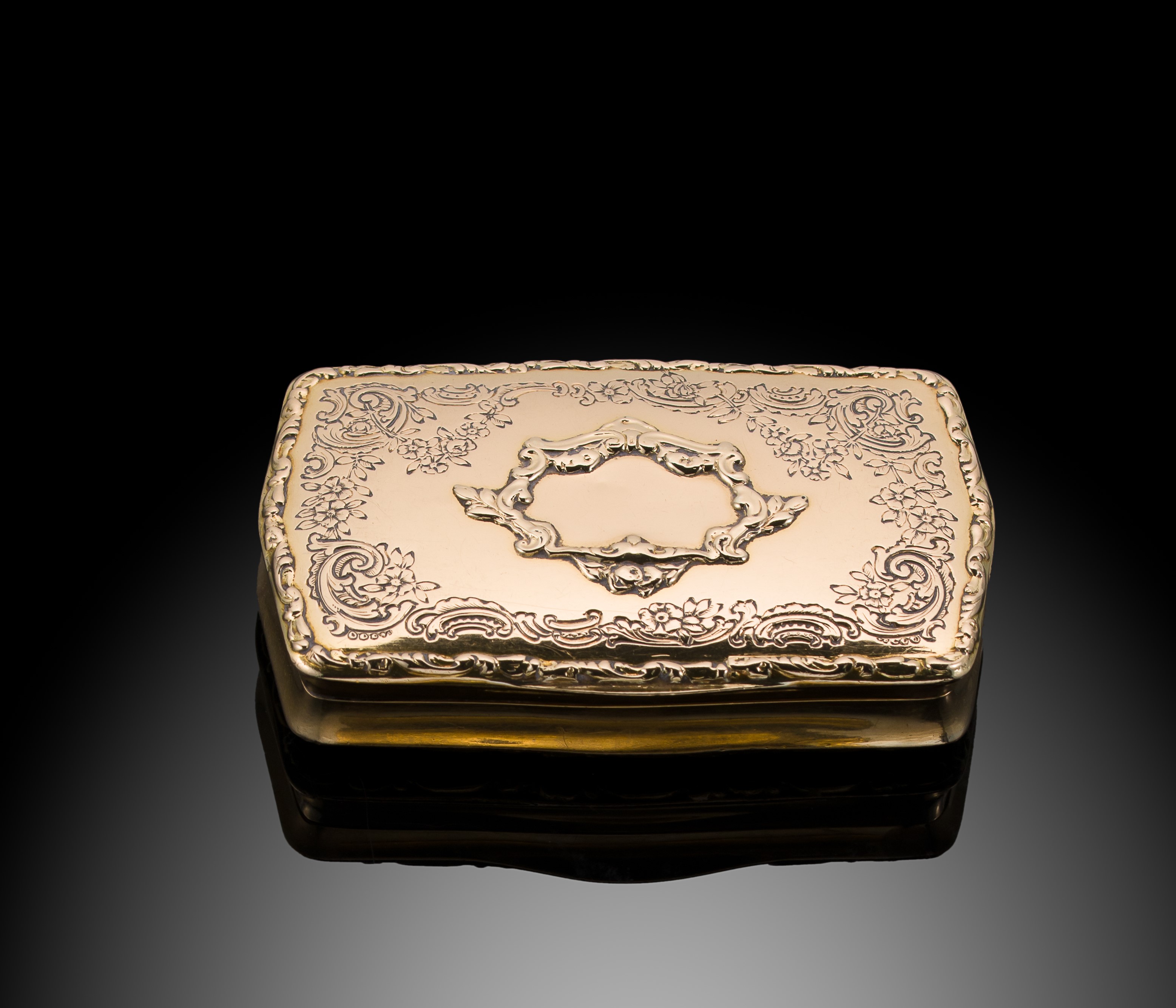 A continental metalwares snuff box,