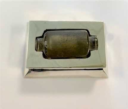 A George V silver pen tidy together with an Edward VII silver stamp roller, - Image 3 of 9