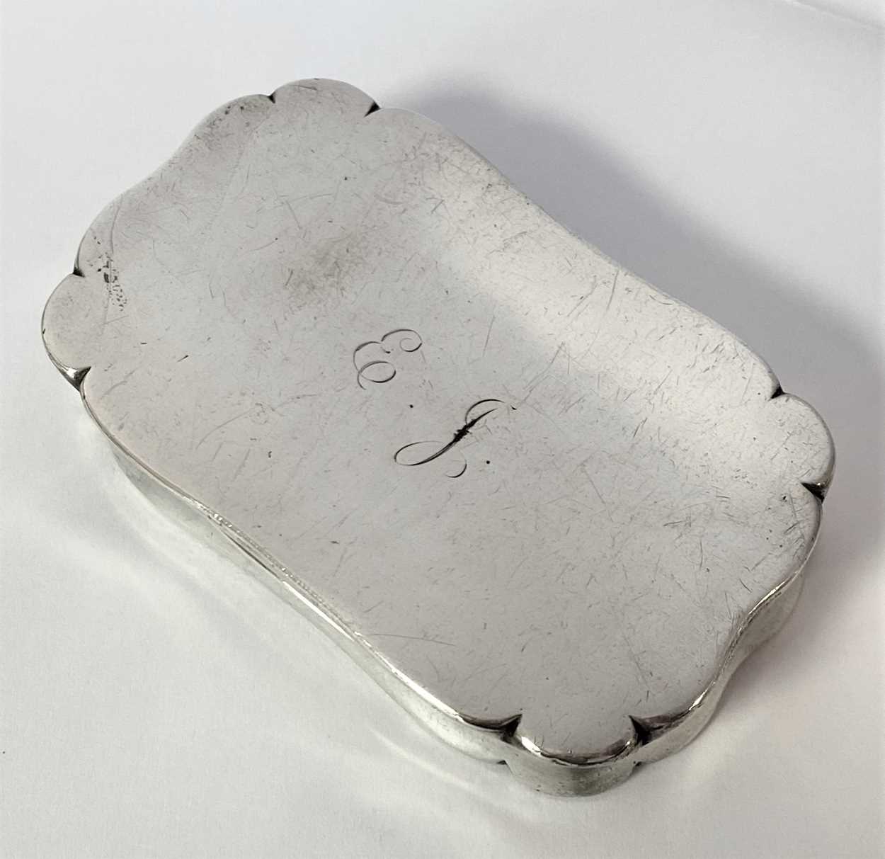 A late Victorian silver snuff box, - Image 9 of 9