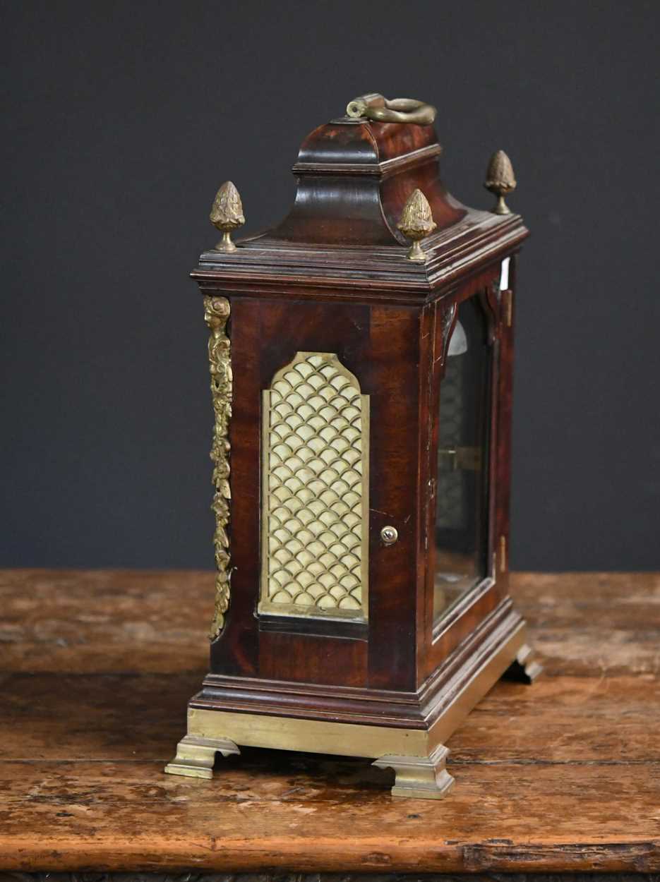 A George III mahogany bracket clock by Charles Puckridge, - Bild 4 aus 9