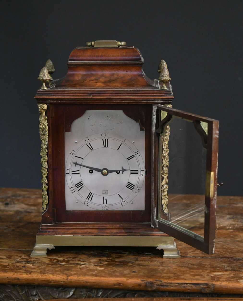 A George III mahogany bracket clock by Charles Puckridge, - Bild 5 aus 9