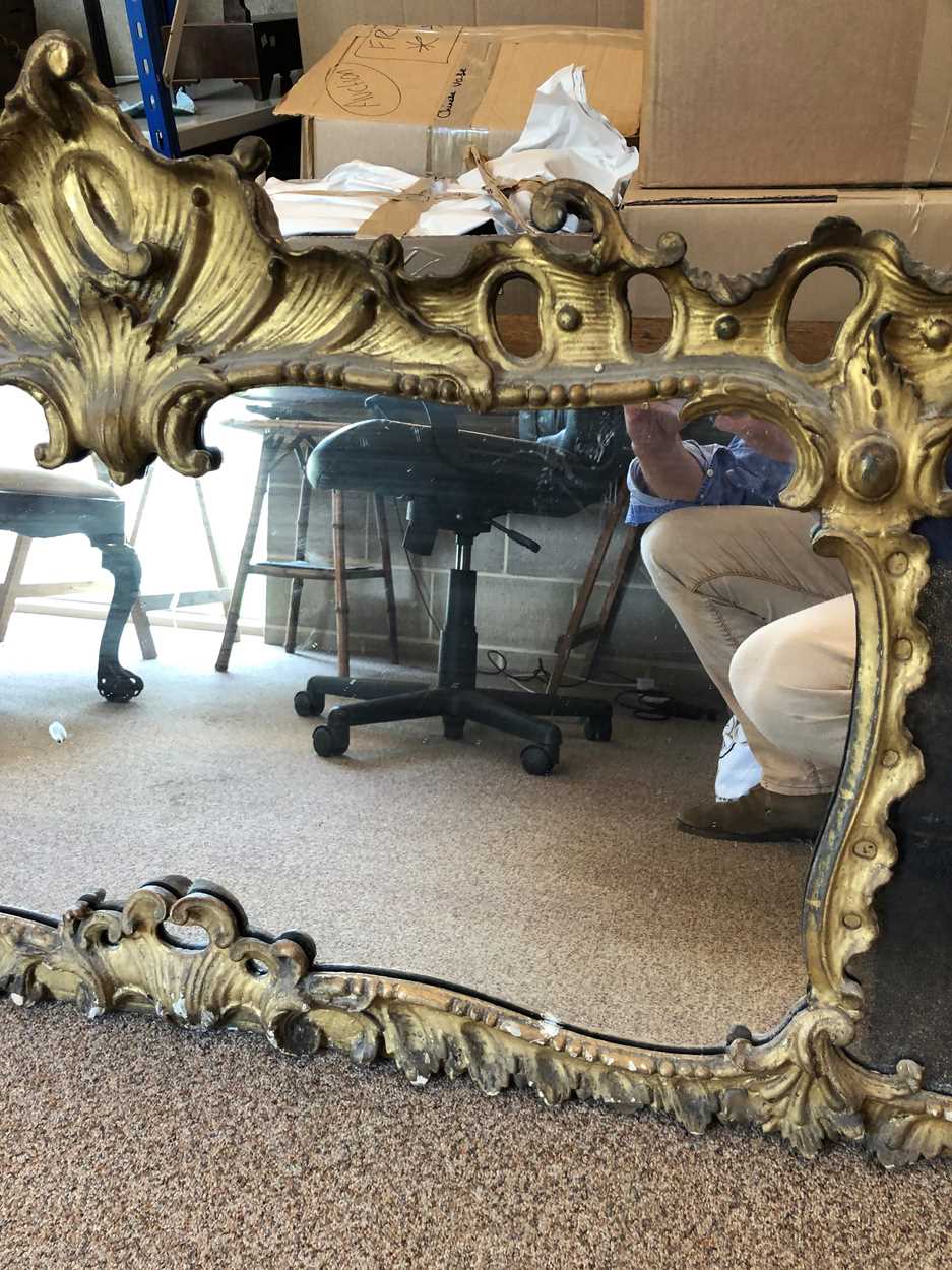 A George III carved giltwood and gesso overmantle mirror, late 18th / early 19th century, - Bild 2 aus 6